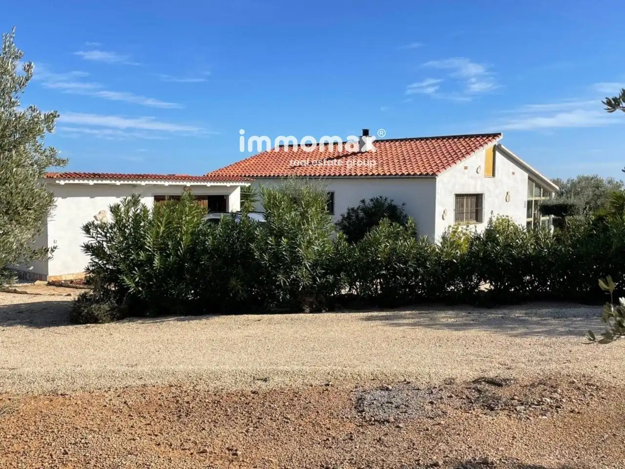 Vista exterior de Casa o xalet en venda en Camarles amb Terrassa, Piscina i Moblat