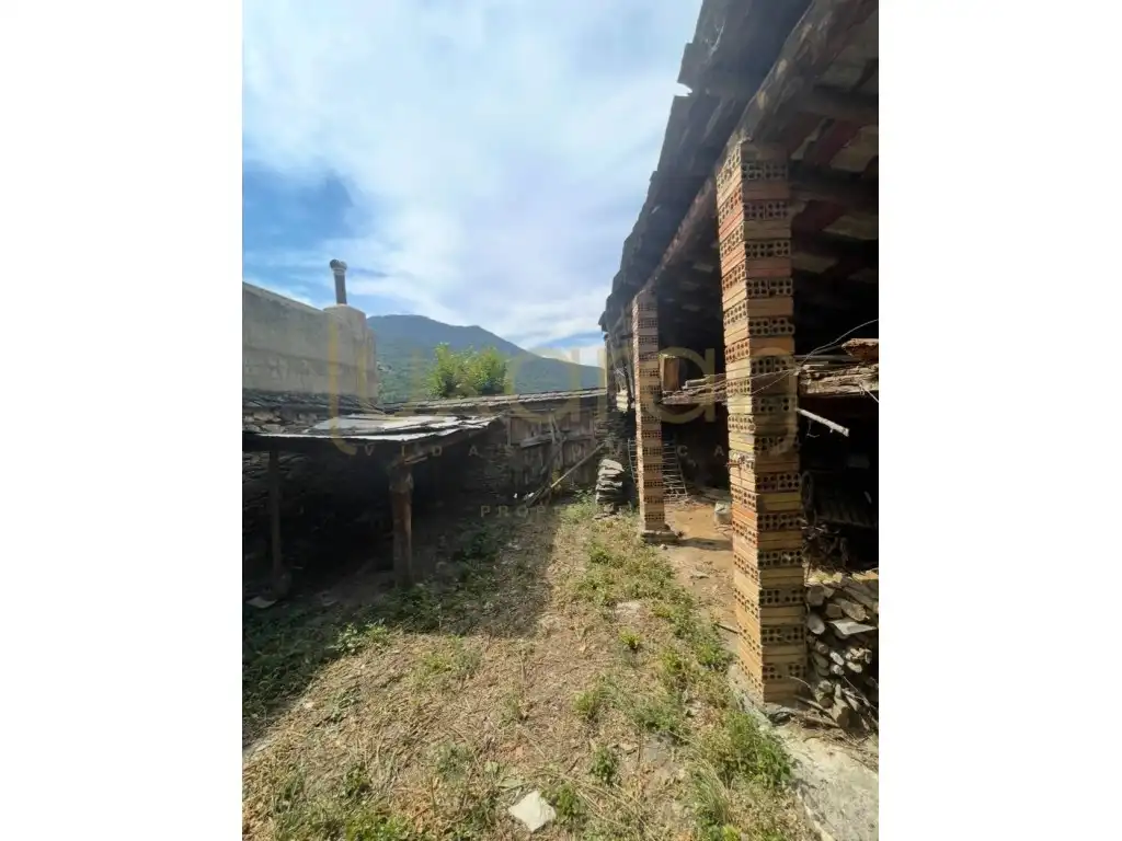 Vista exterior de Casa o xalet en venda en Tírvia