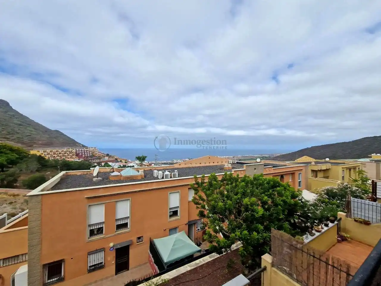 Vista exterior de Piso de alquiler en Adeje con Terraza, Amueblado y Internet
