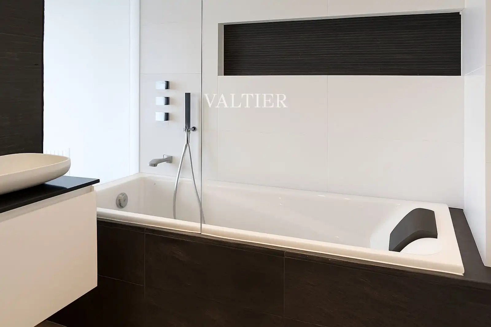 Badezimmer von Wohnung zum Verkauf in Madrid mit Klimaanlage, Heizung und Terrasse