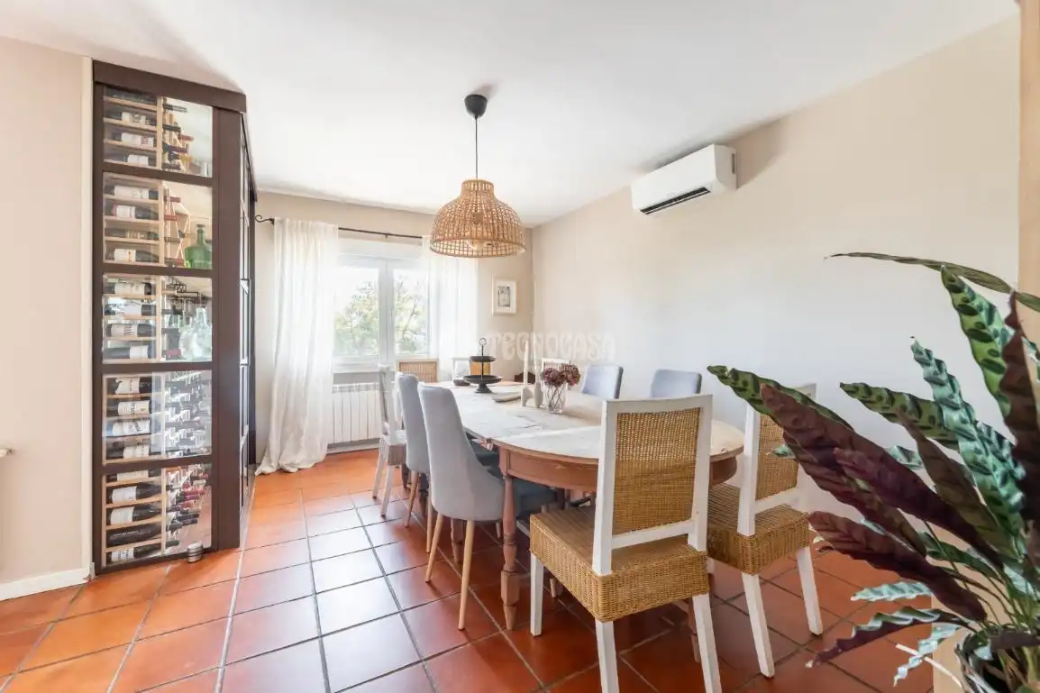 Menjador de Casa o xalet en venda en Torrelodones amb Calefacció, Jardí privat i Terrassa