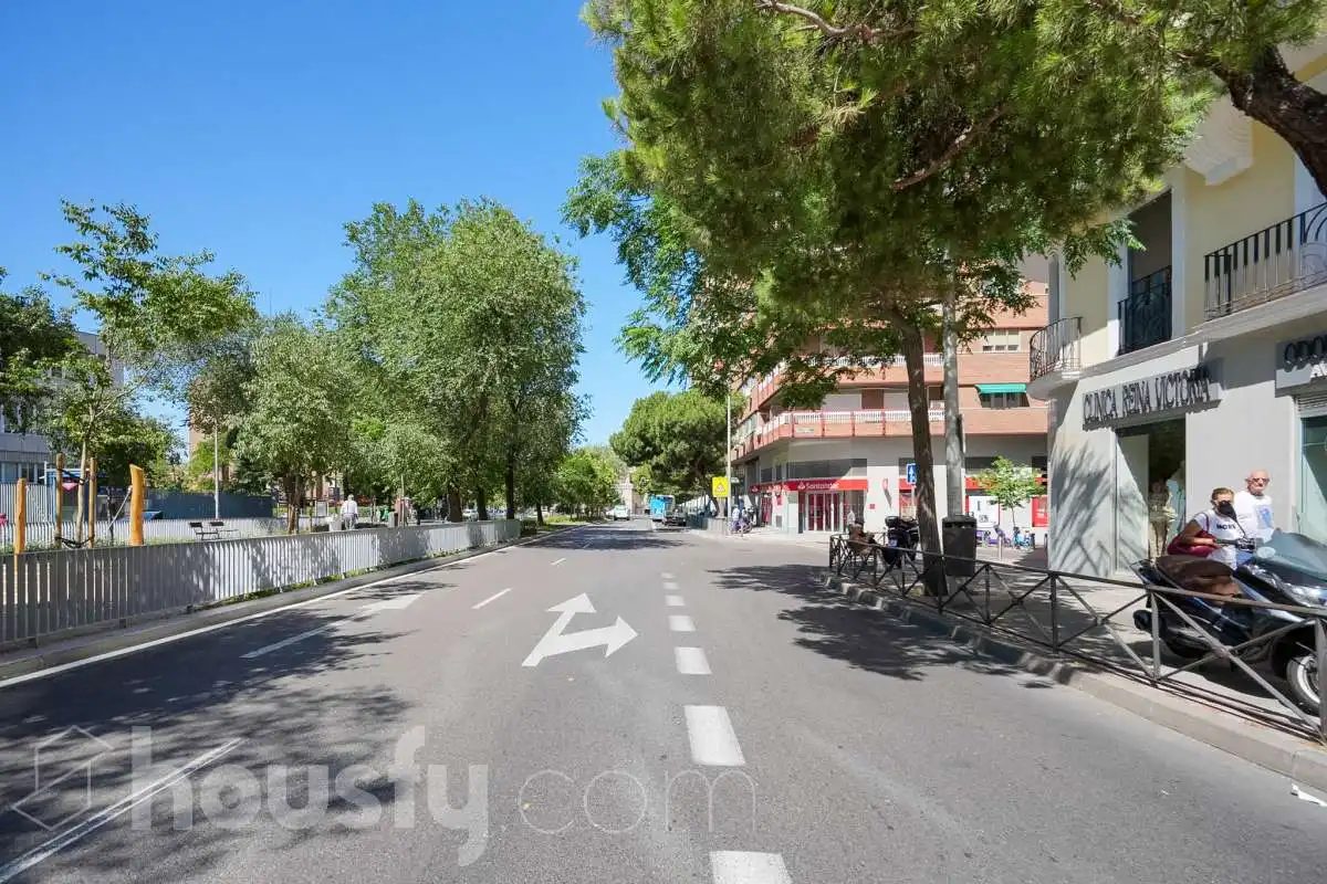 Pis en venda a Avenida Reina Victoria, Ciudad Universitaria