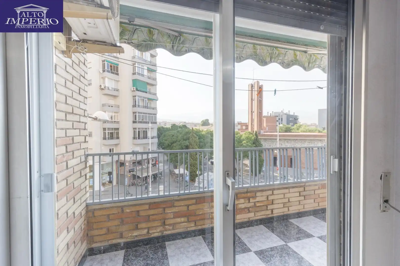 Terrassa de Pis en venda en Granada amb Aire condicionat, Moblat i Balcó