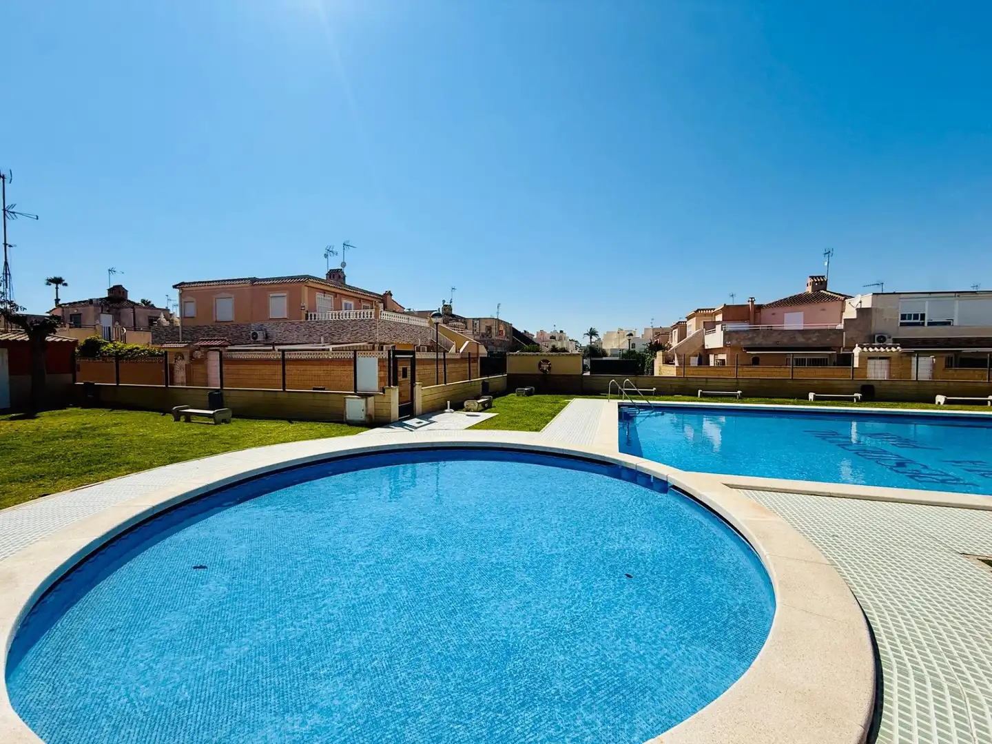 Piscina de Finca rústica en venta en Torrevieja con Piscina y Piscina comunitaria