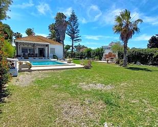 Jardí de Casa o xalet de lloguer en Chipiona amb Piscina