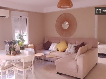 Appartamento con balcone in affitto a Tetuán
