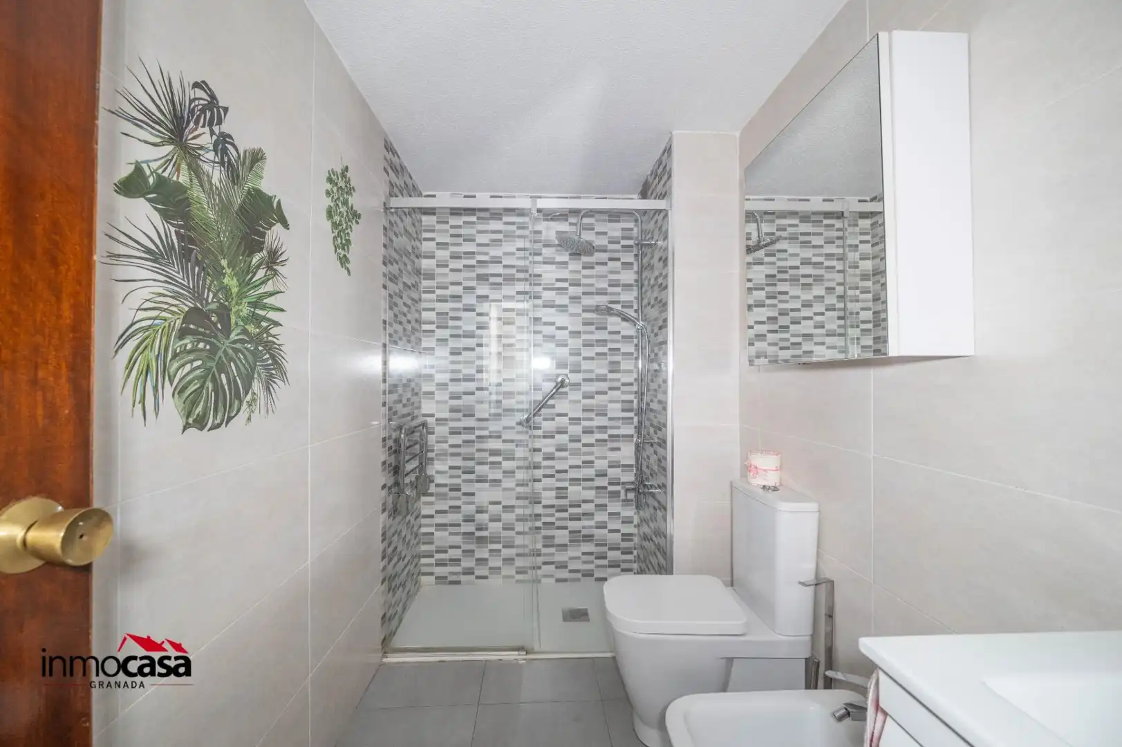 Baño de Piso en venta en Granada con Aire acondicionado, Terraza y Balcón