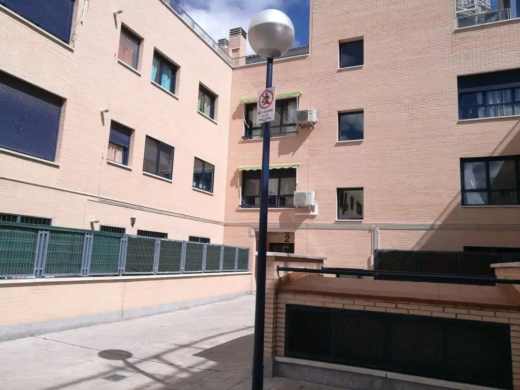 Vista exterior de Pis de lloguer en Daganzo de Arriba amb Calefacció, Moblat i Forn