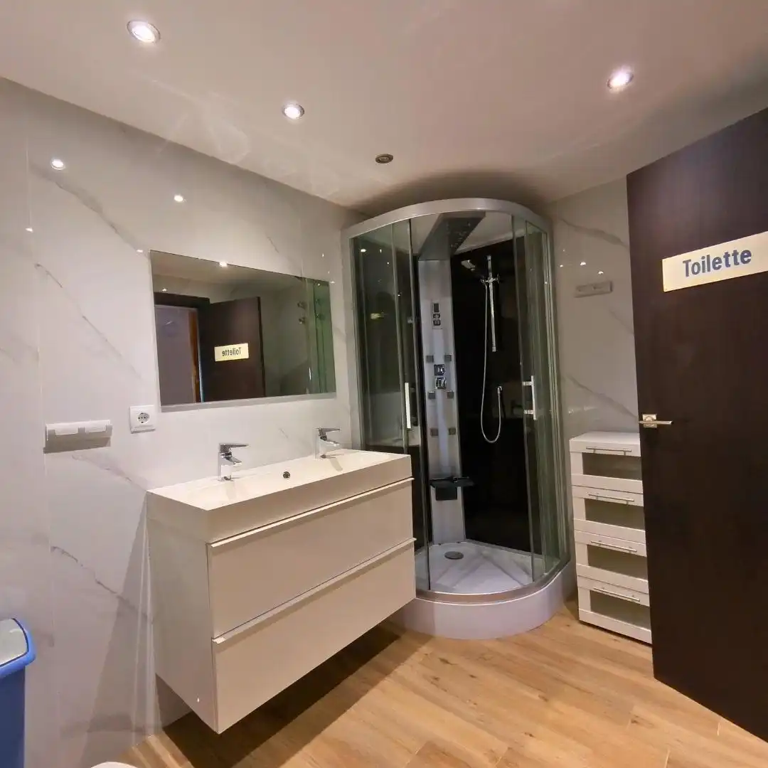 Badezimmer von Wohnungen zum Verkauf in Salobreña mit Klimaanlage, Privatgarten und Terrasse