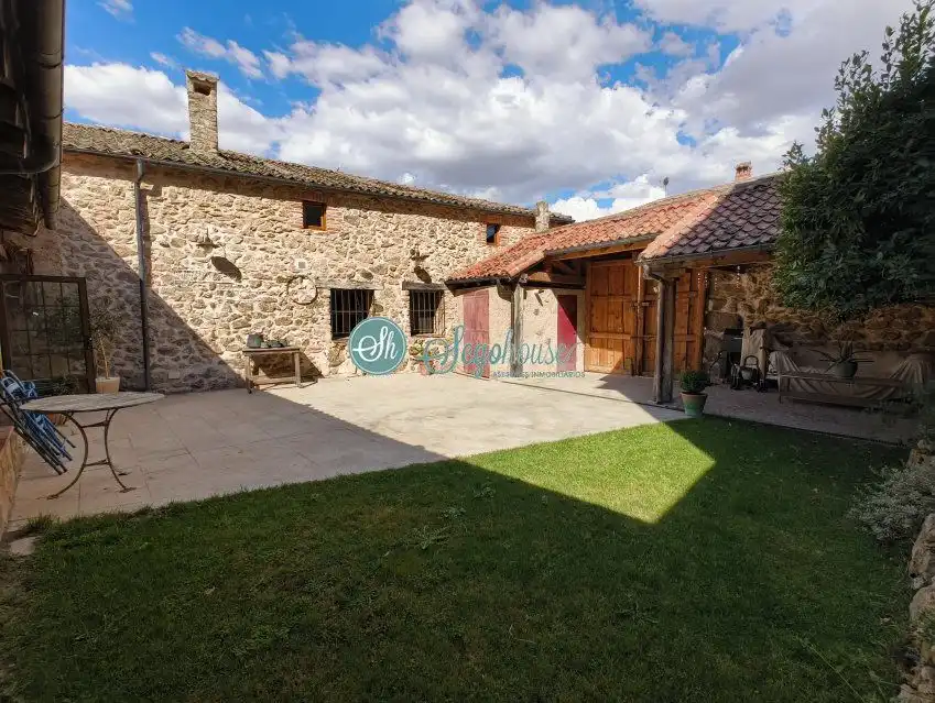 Vista exterior de Casa o xalet en venda en Espirdo amb Calefacció