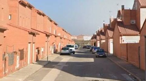 Foto 2 de Casa adosada en venta en Calle Belgica, Chozas de Canales, Toledo