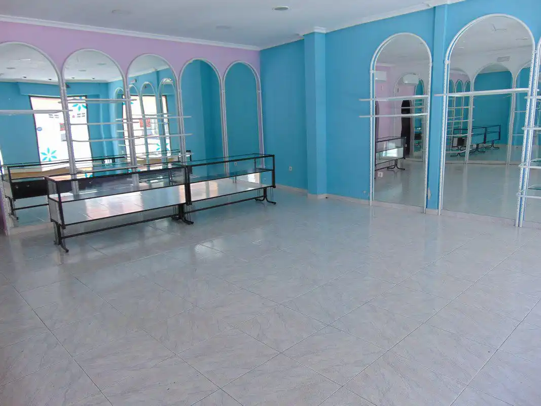 Local comercial de lloguer a Valdepeñas, imagen 2