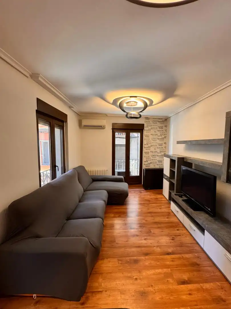 Apartamento con balcón en venta en Calle de San Juan, imagen 2