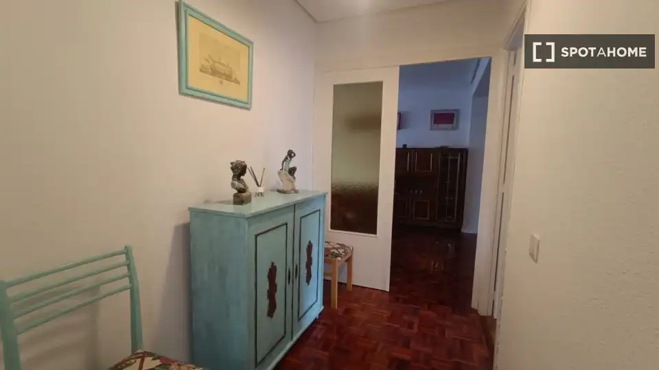 Habitació a Mendebaldea - Ermitagaña