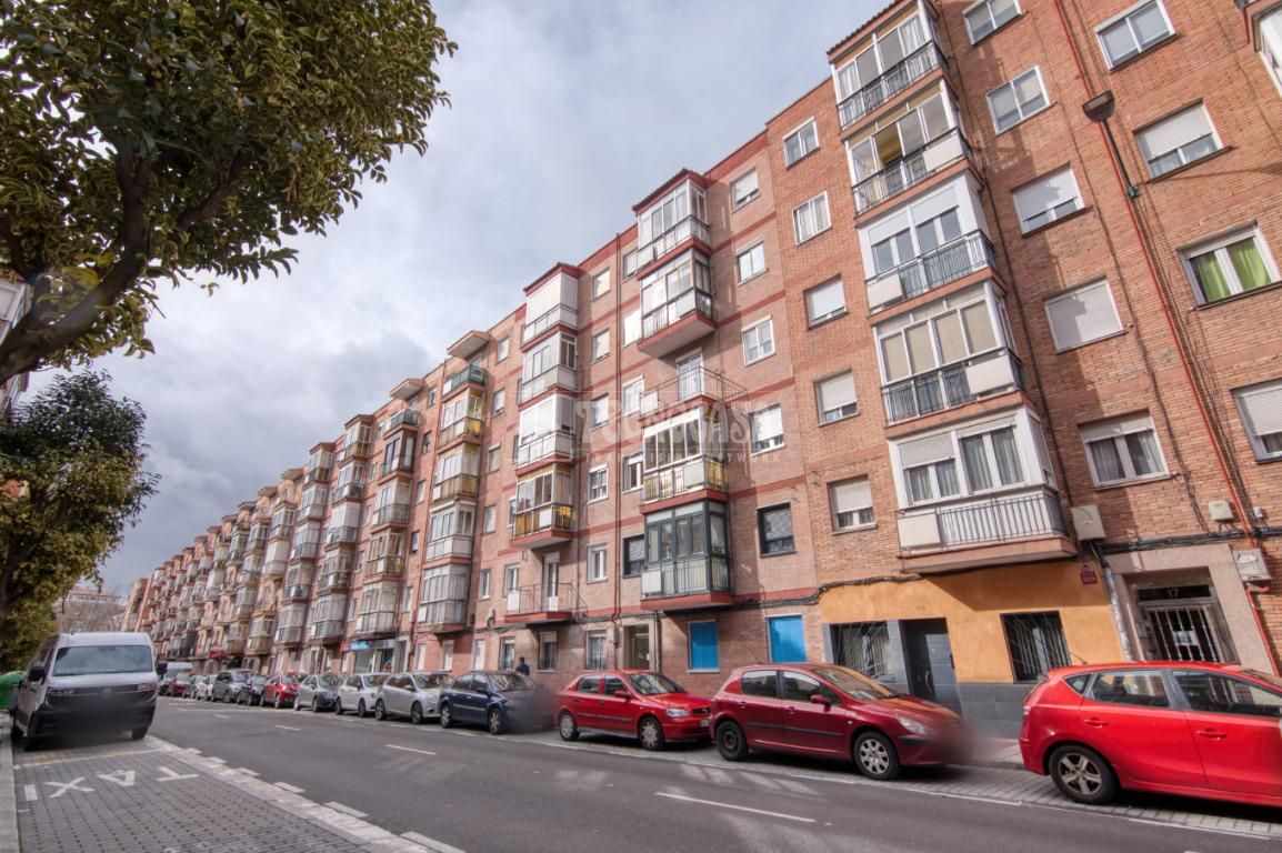 Vista exterior de Pis en venda en Valladolid Capital amb Balcó