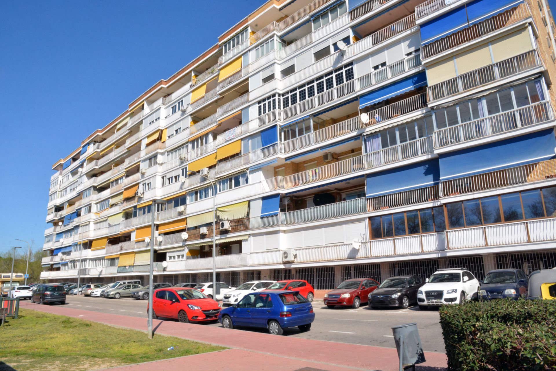 Vista exterior de Piso en venta en Alcalá de Henares con Calefacción, Terraza y Piscina
