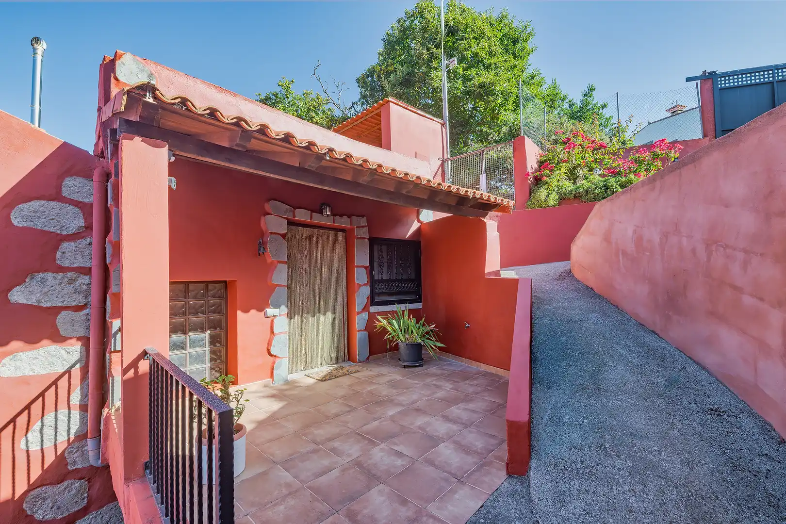 Detached house with terrace for sale in Calle la Palmita, imagen 3