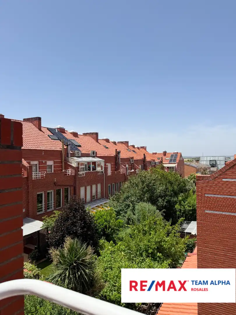 Vista exterior de Casa adosada en venta en Madrid con Aire acondicionado, Calefacción y Jardín privado