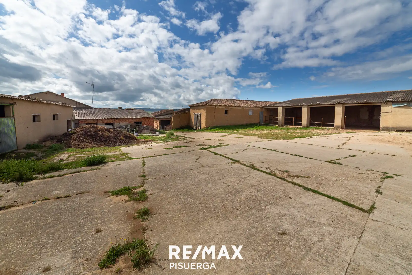 Houses for sale in Tordehumos  with Private garden, Terrace and Storage room