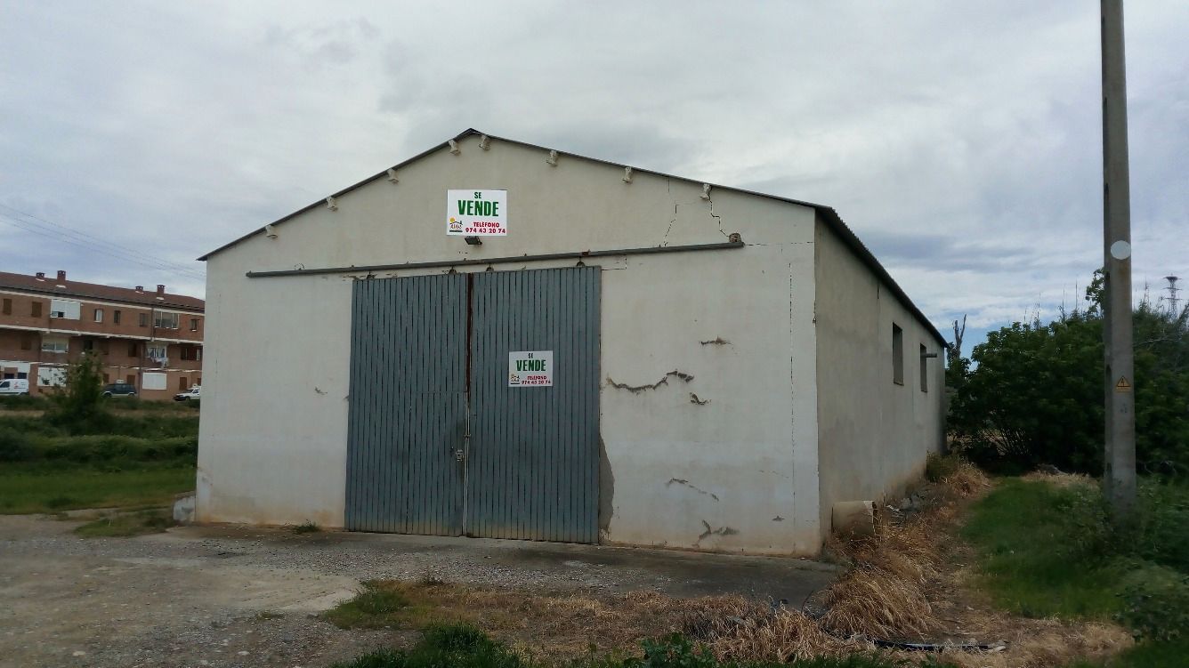 Vista exterior de Nau industrial en venda en Esplús