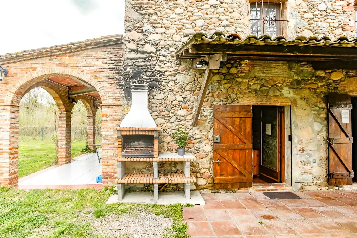 Vista exterior de Finca rústica en venda en La Cellera de Ter amb Jardí privat i Terrassa