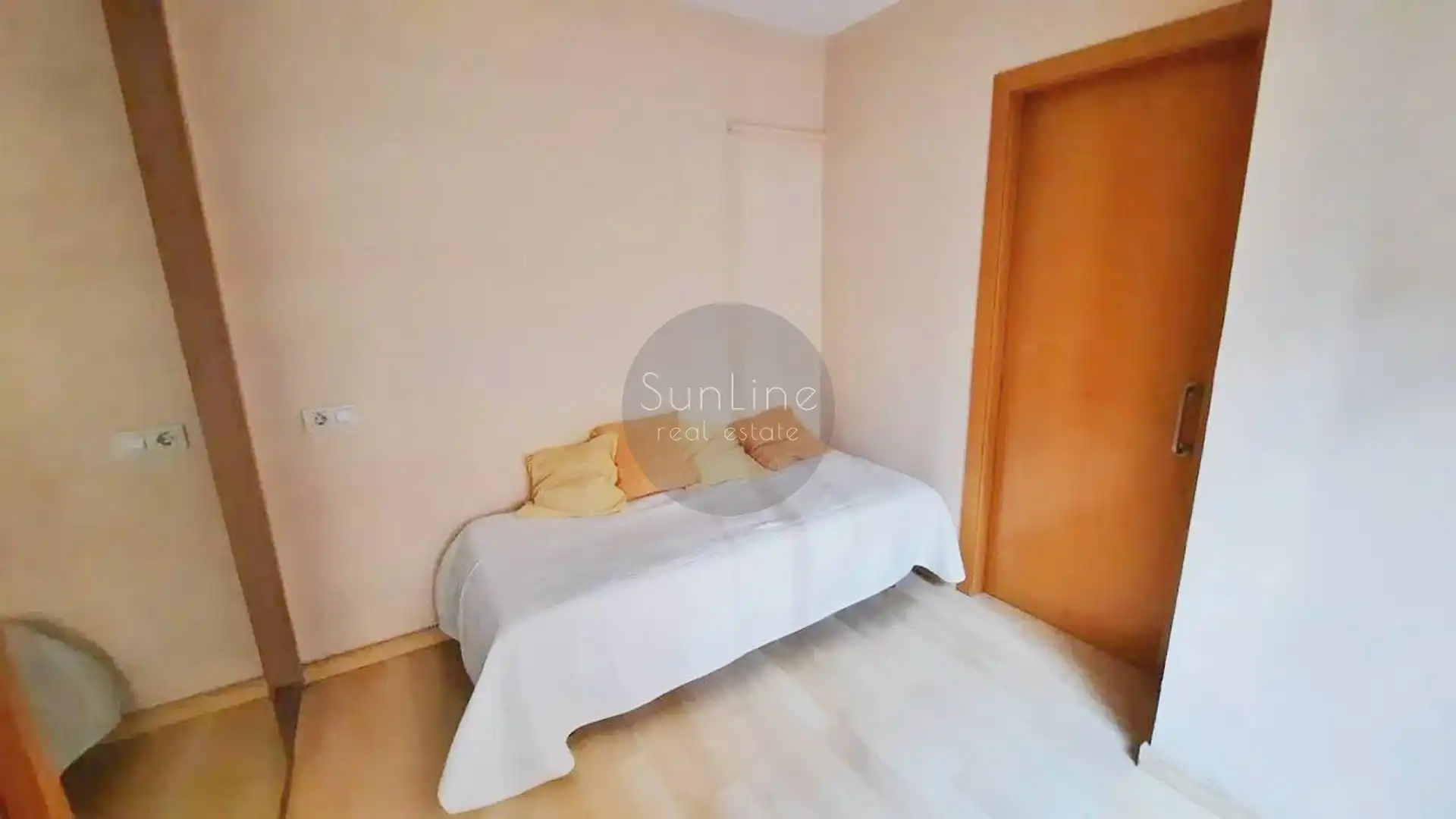 Schlafzimmer von Wohnung zur Miete in Valencia mit Klimaanlage, Terrasse und Möbliert
