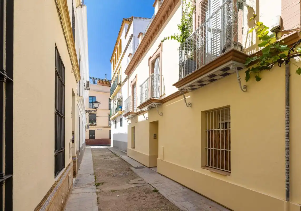 Vista exterior de Dúplex en venta en Sevilla con Calefacción, Terraza y Balcón
