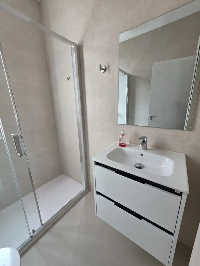 Baño de Piso para compartir en Ferrol con Amueblado