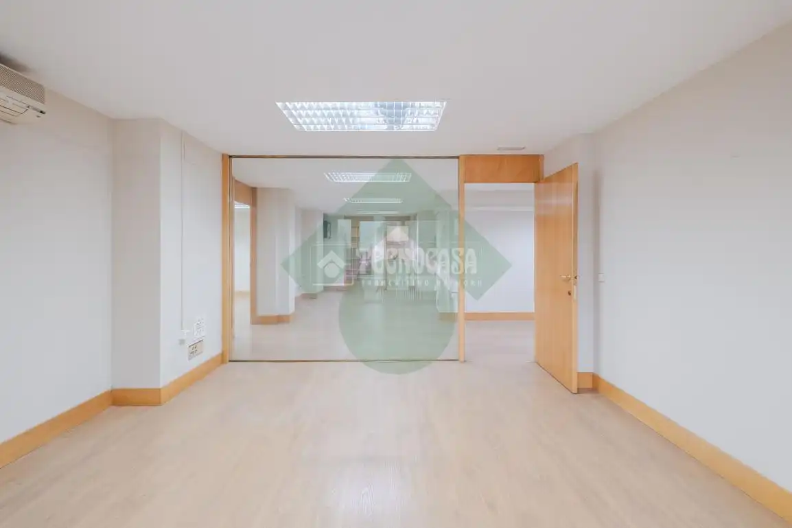 Büro zur Miete in Madrid mit Klimaanlage und Heizung
