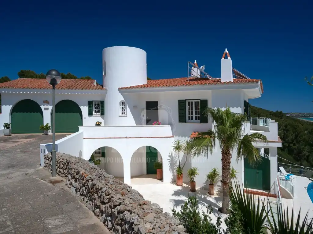 Vista exterior de Casa o xalet en venda en Es Migjorn Gran amb Terrassa i Piscina