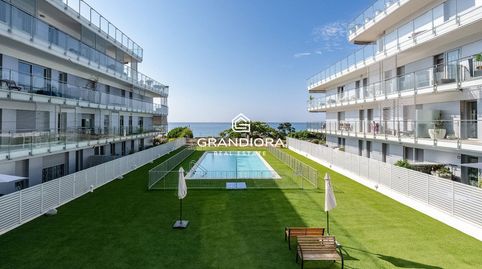 Exclusiva planta baja en frente de la playa con gran terraza privada y piscina comunitaria, imatge 3