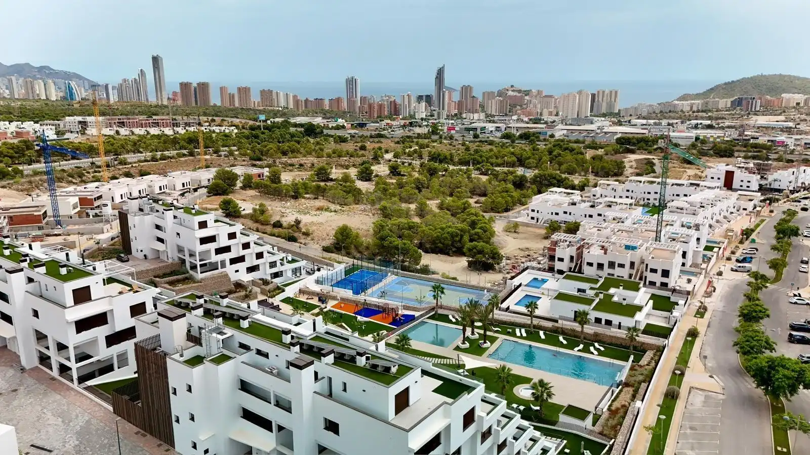 Vista exterior de Apartament de lloguer en Finestrat amb Aire condicionat, Jardí privat i Terrassa