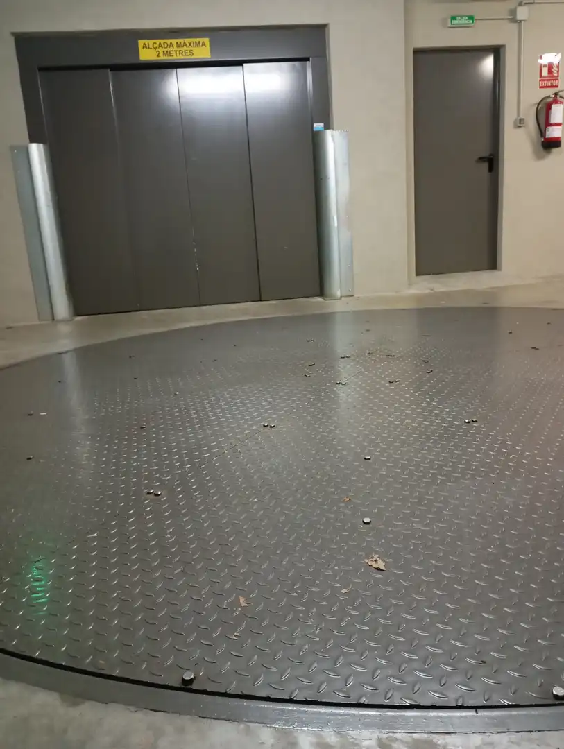 Garaje en venta en Carrer de la Indústria, El Camp de l'Arpa del Clot