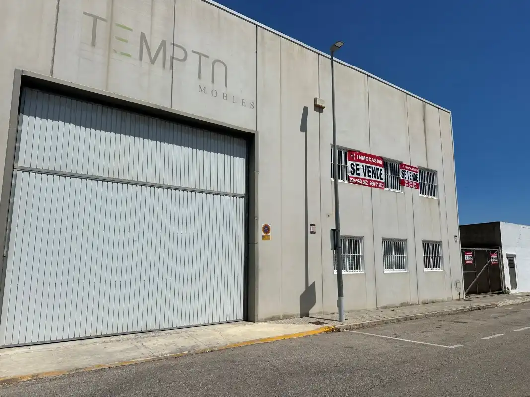 Außenansicht von Fabrikhallen zum Verkauf in Beniarjó