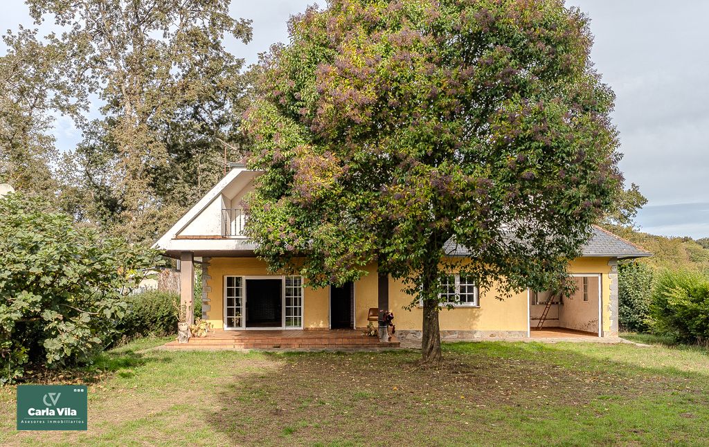 Vista exterior de Casa o xalet en venda en Lugo Capital amb Calefacció, Jardí privat i Parquet