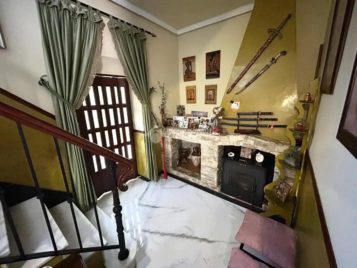 Casa adosada en venta en Antequera con Terraza