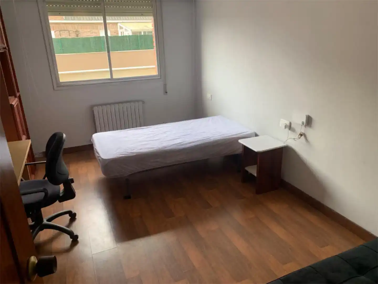 Dormitori de Pis per a compartir en Ferrol amb Parquet i Moblat