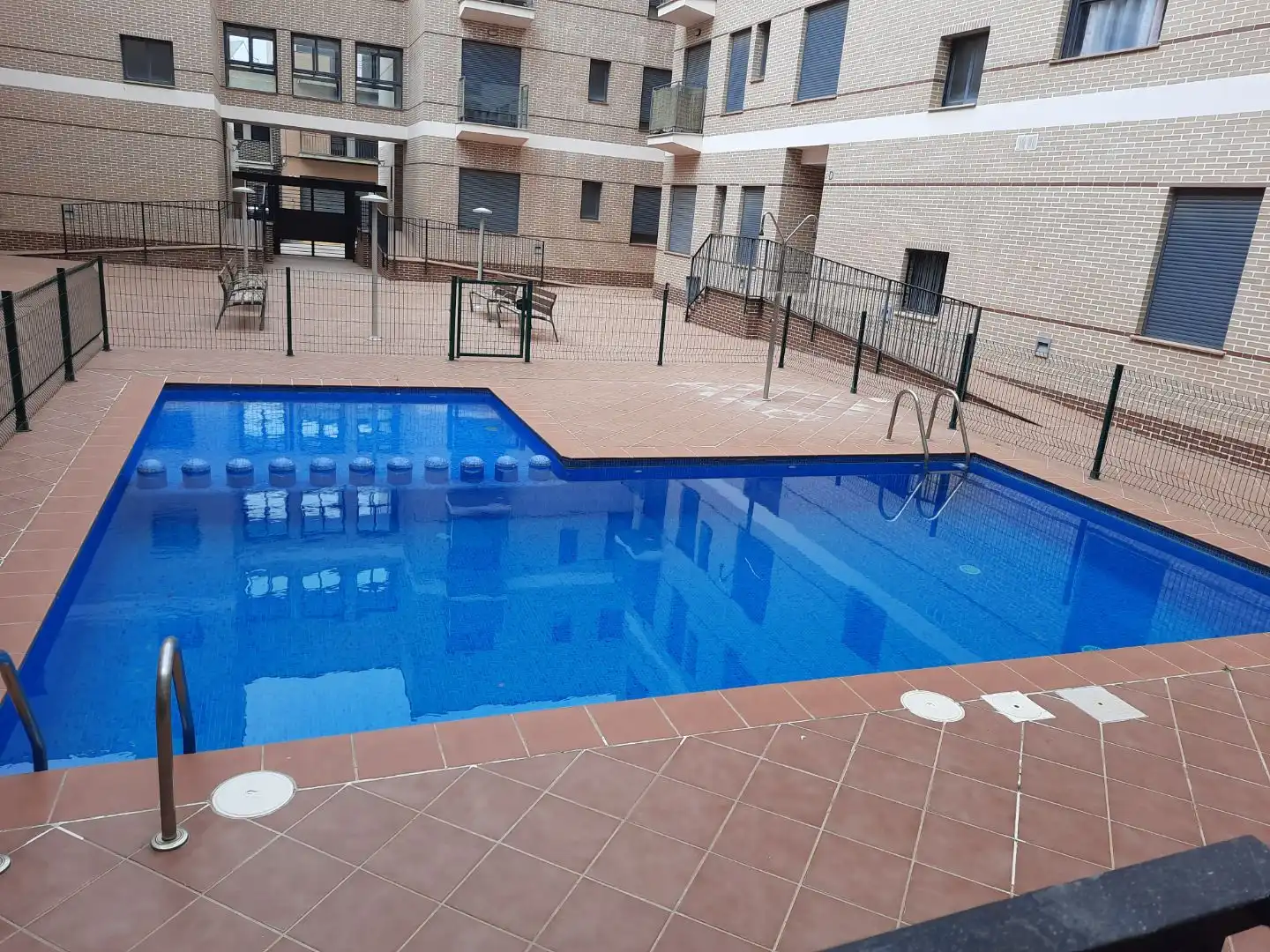 Piscina de Pis de lloguer en La Pobla de Vallbona amb Parquet, Moblat i Forn