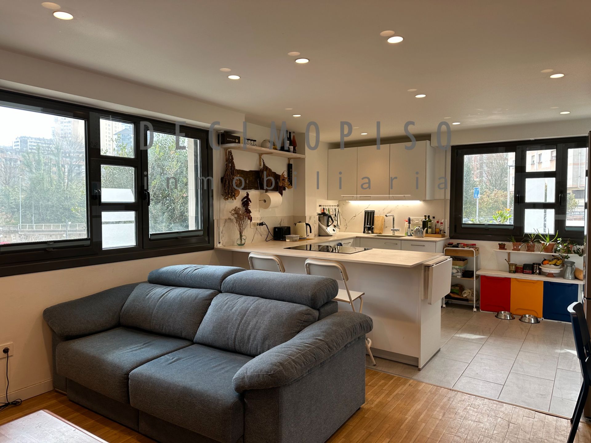 Sala d'estar de Apartament en venda en Donostia - San Sebastián  amb Calefacció i Moblat