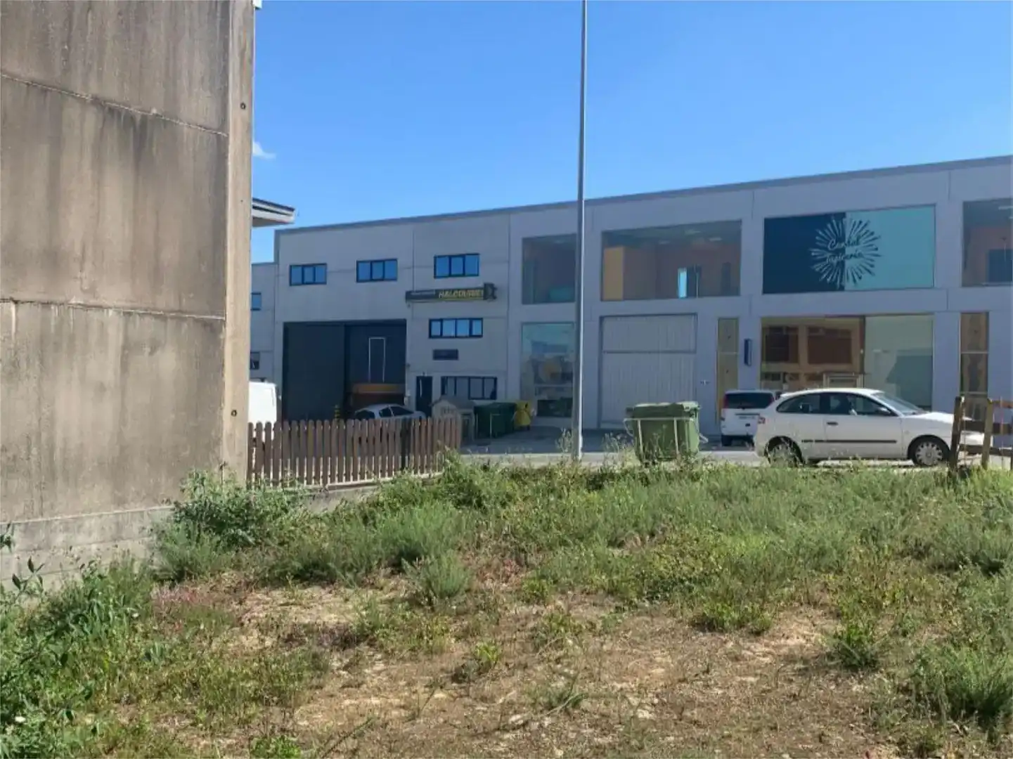 Außenansicht von Fabrik Grundstücke zum Verkauf in Ordes