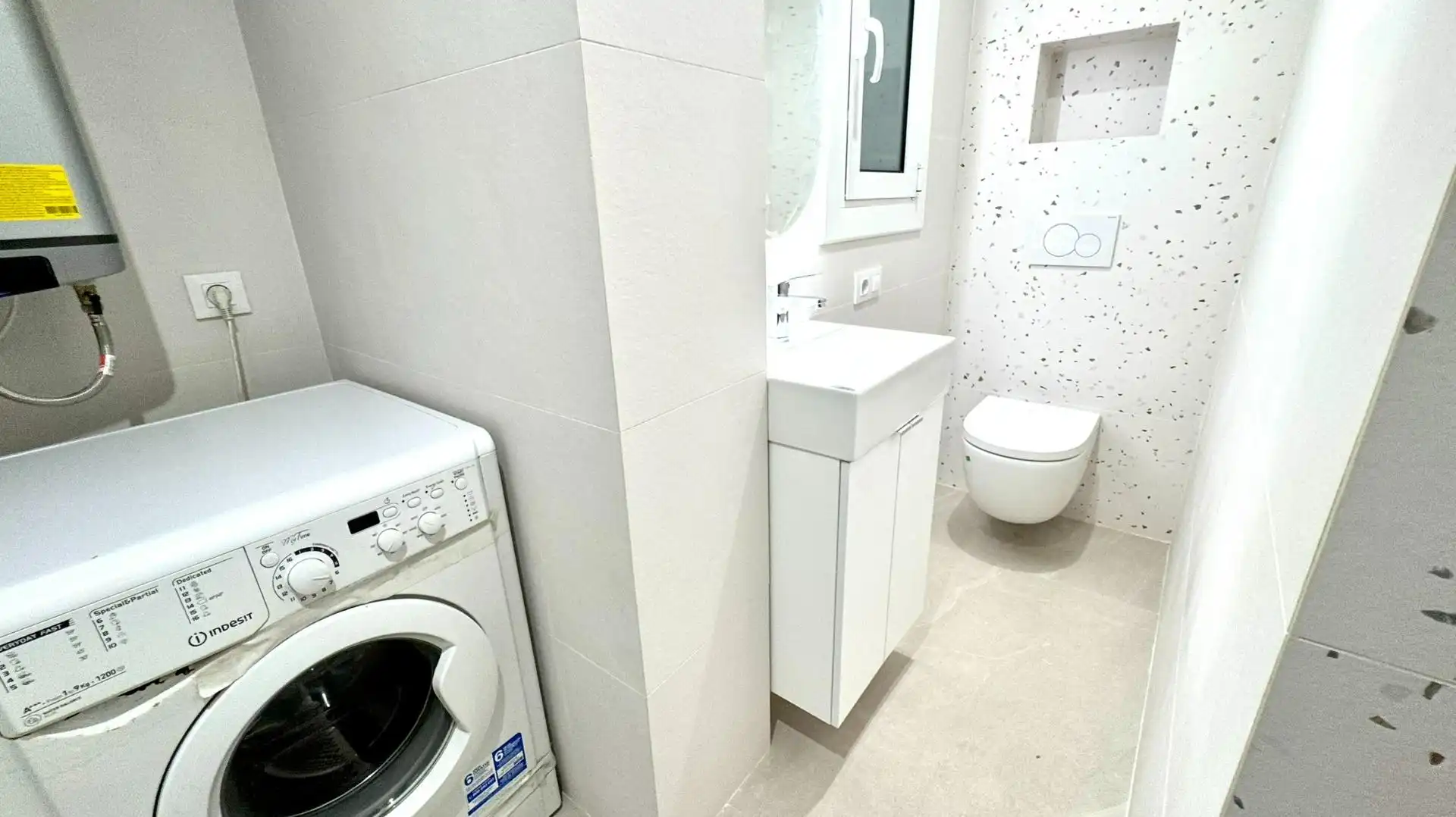 Badezimmer von Wohnung zum Verkauf in Barcelona mit Klimaanlage, Heizung und Parkett