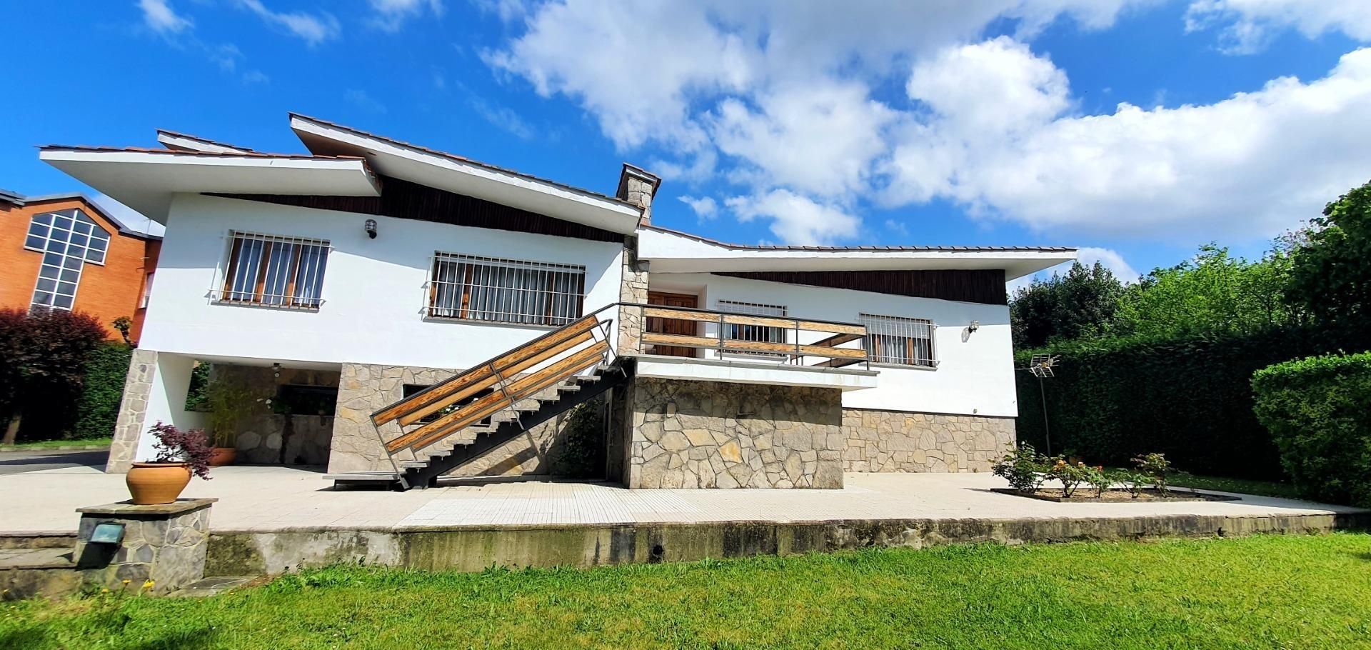 Exterior view of House or chalet for sale in Oviedo   with Heating, Private garden and Terrace