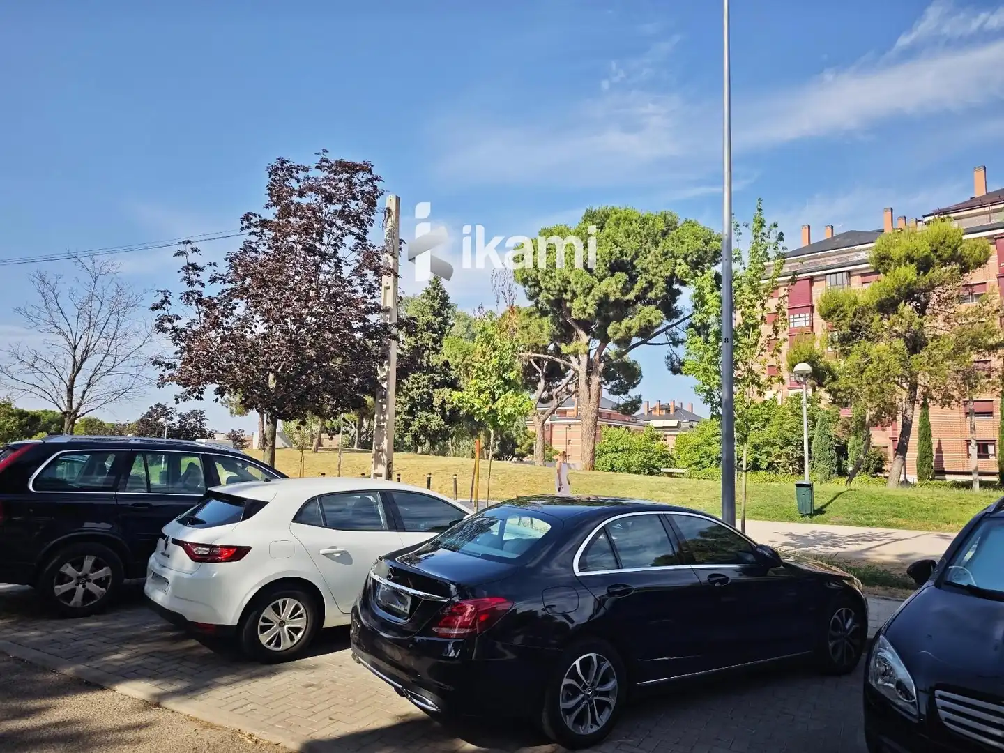 Parking de Piso en venta en Madrid con Calefacción, Jardín privado y Amueblado