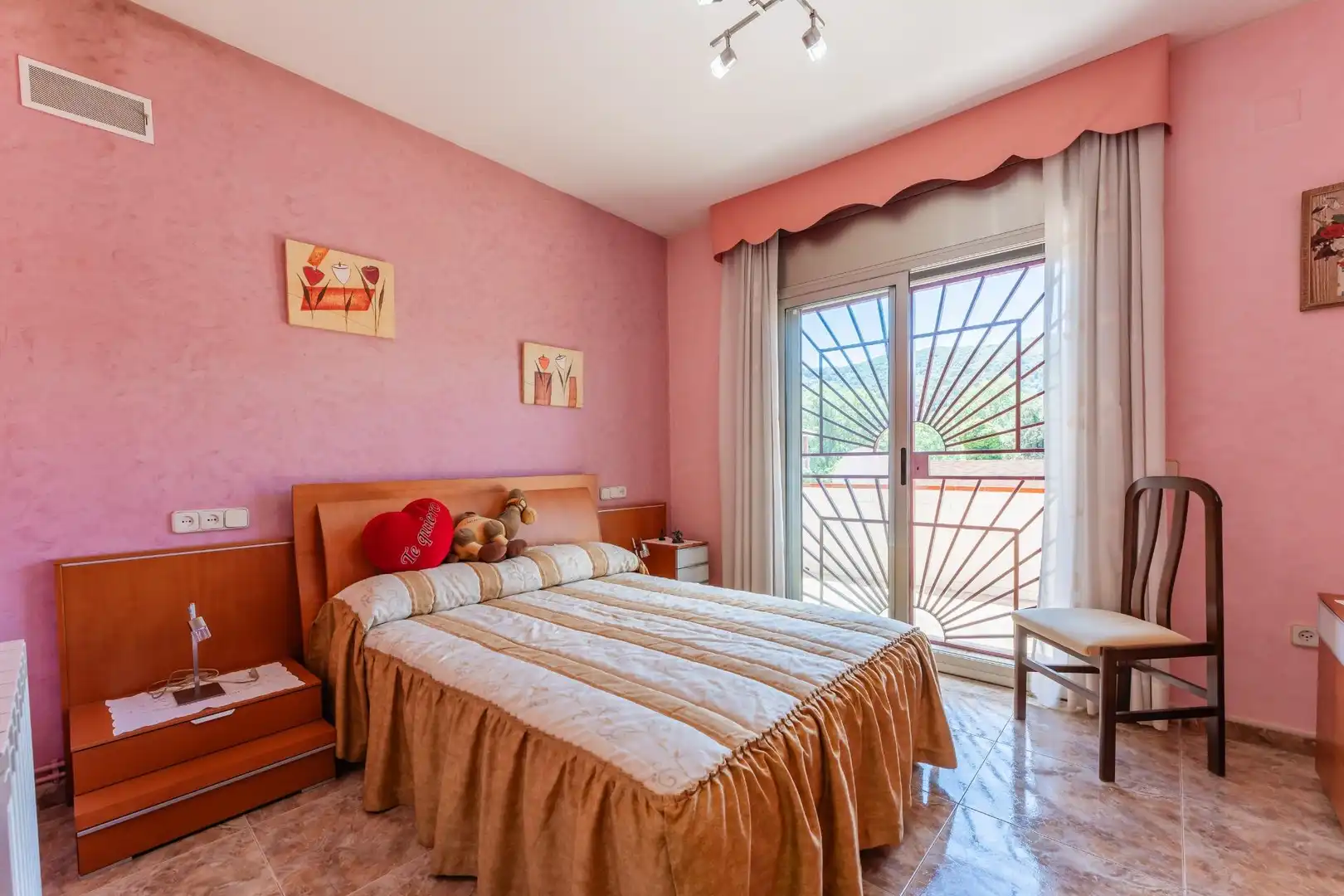 Habitación de Casa o chalet en venta en Sant Fost de Campsentelles con Calefacción, Jardín privado y Terraza