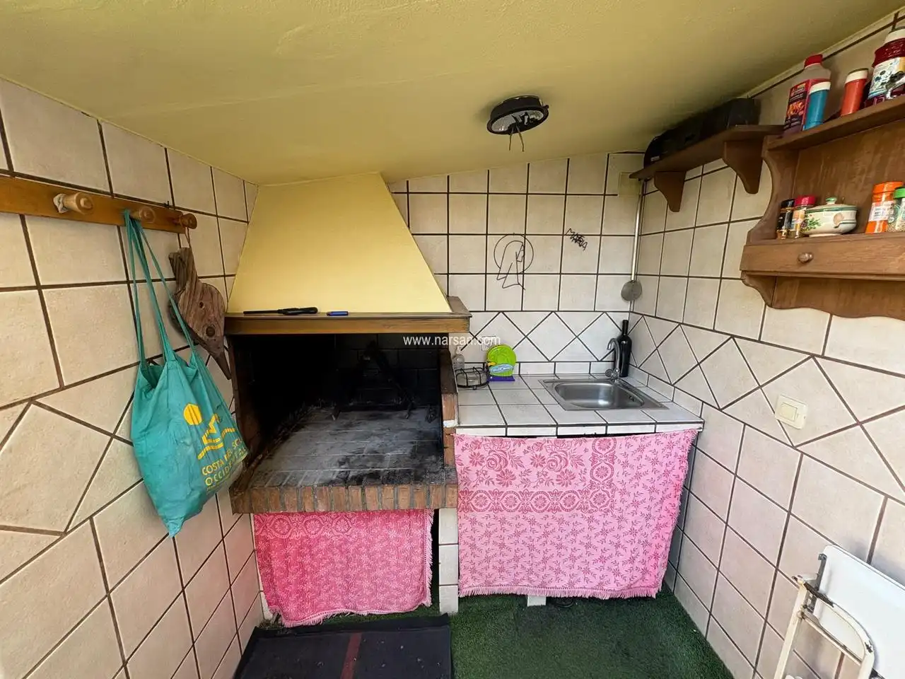 Cuina de Casa adosada en venda en Benicasim / Benicàssim amb Aire condicionat, Jardí privat i Terrassa