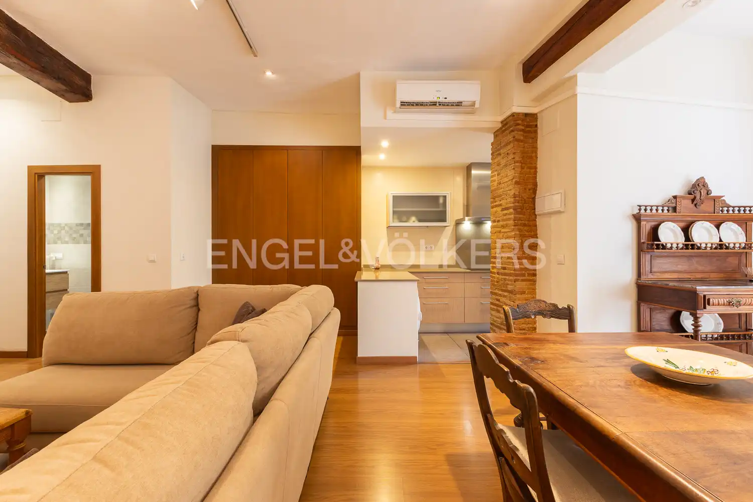 Exterior view of Flat for rent in Valencia  with Air Conditioner, Heating and Furnished