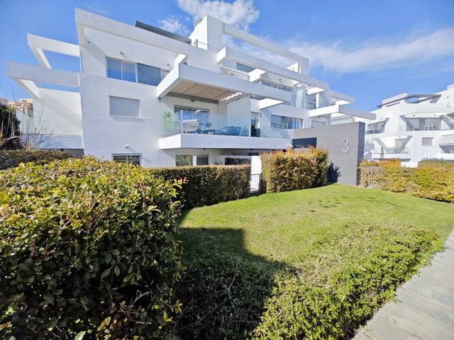 Apartamento en Venta en Calle Pico Alcazaba en Benatalaya