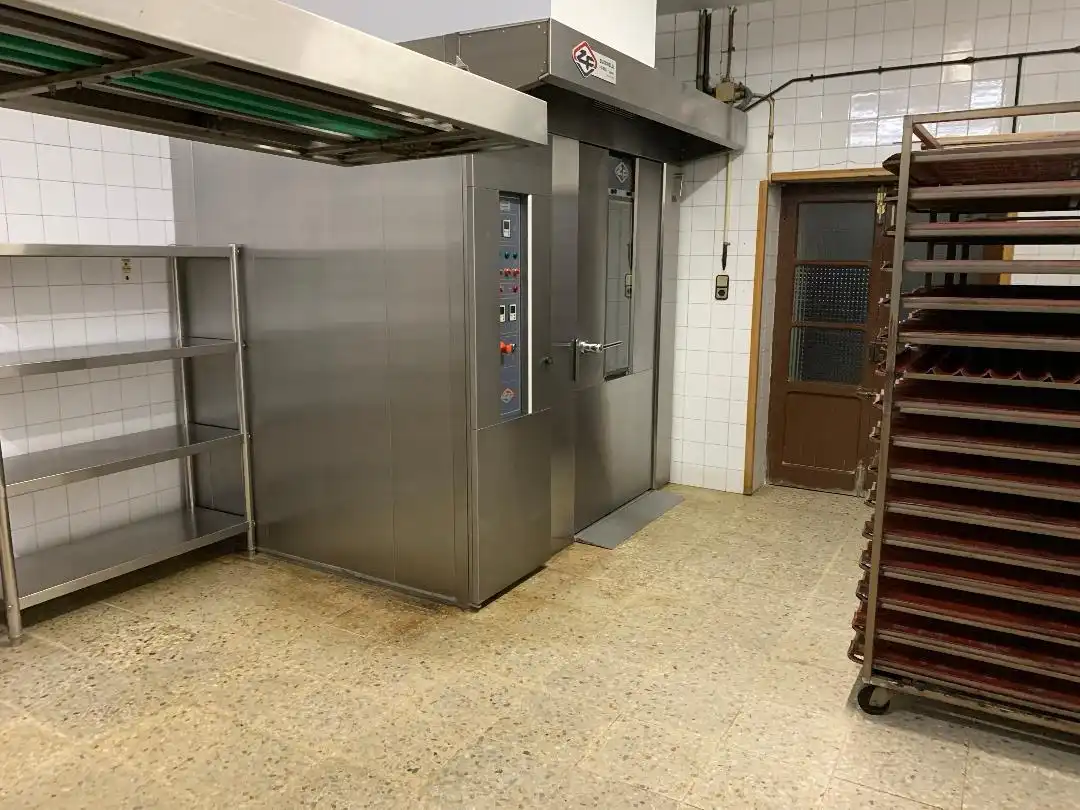 Cuina de Local en venda en Corvera de Toranzo amb Calefacció, Terrassa i Moblat