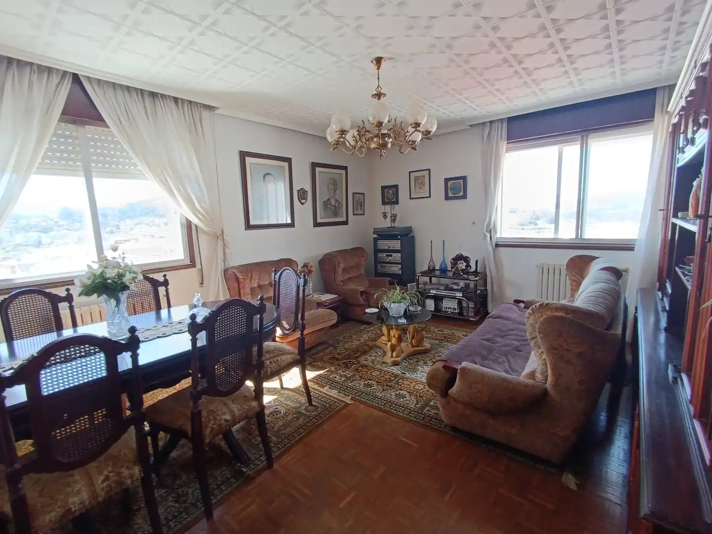 Sala d'estar de Pis en venda en Pontevedra Capital  amb Calefacció, Parquet i Forn