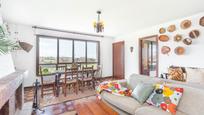 Sala d'estar de Casa o xalet en venda en Villaviciosa amb Jardí privat